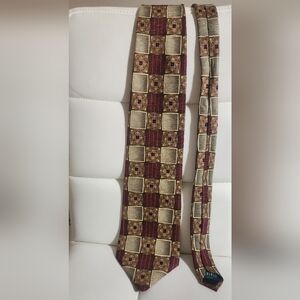 Mulberry Geometric Patterned Tie in Red and Gold 44"‎